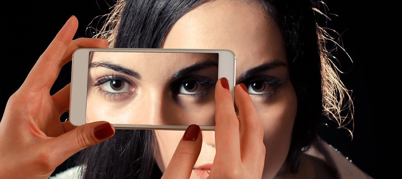 Camera Magic Capturing Every Moment (image credits: pixabay)