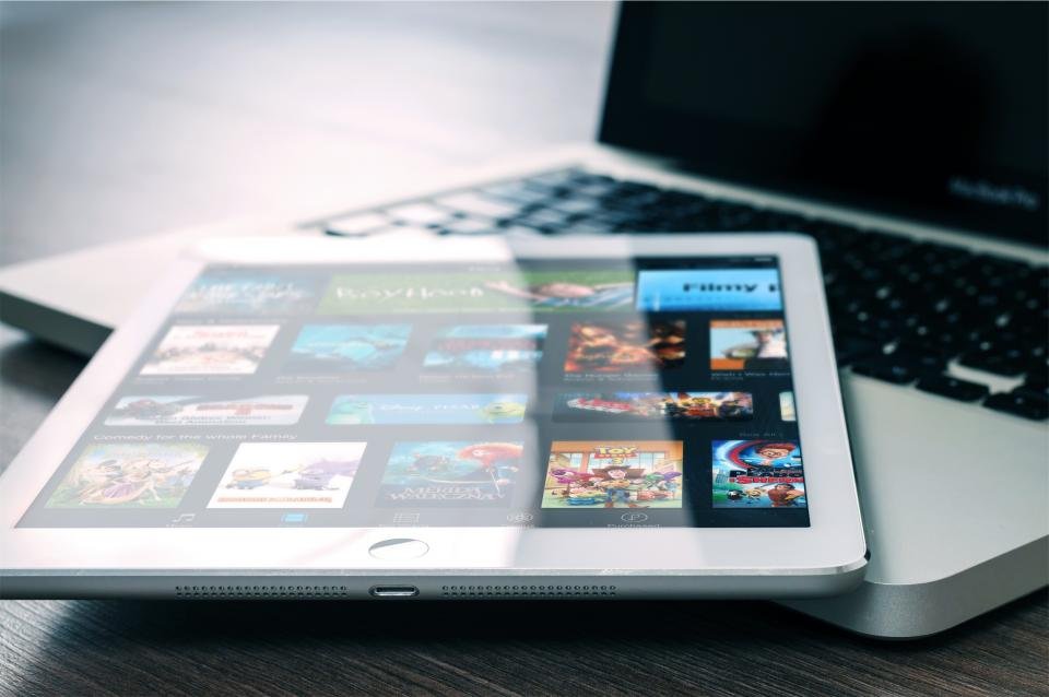 Interfaces That Feel Instantly Familiar (image credits: stocksnap)