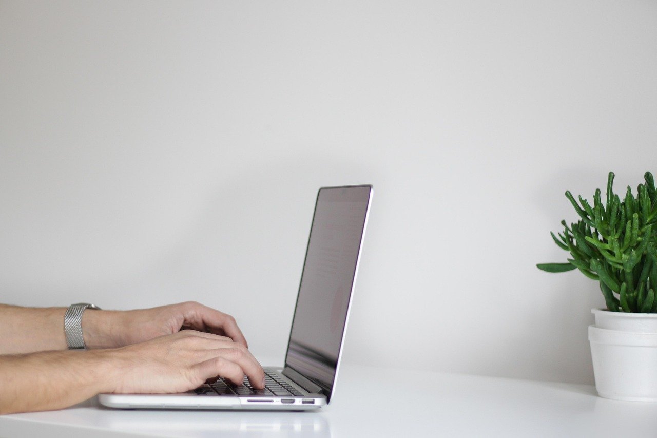 Chromebook vs iPad for Work: Which One Gets Stuff Done Faster?