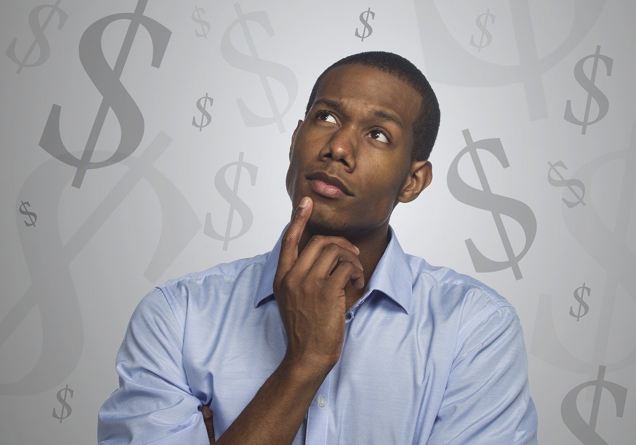 Counting Every Dollar Wisely (image credits: pixabay)