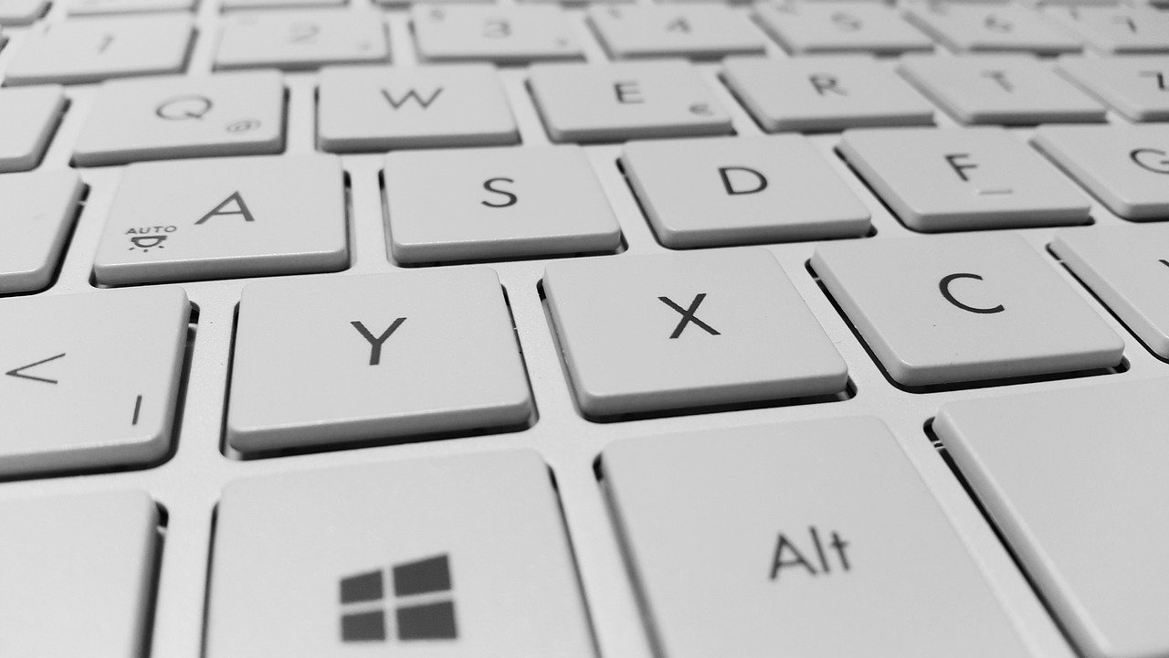 Typing and Touchpad Feel Like Home (image credits: pixabay)